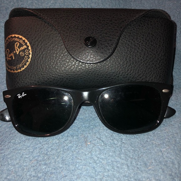 Authentic Ray Ban sunglasses with case. - Picture 3 of 5